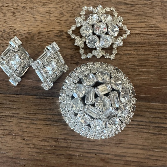 Albert Weiss earrings and 2 unmarked Silver Brooches - Picture 2 of 5